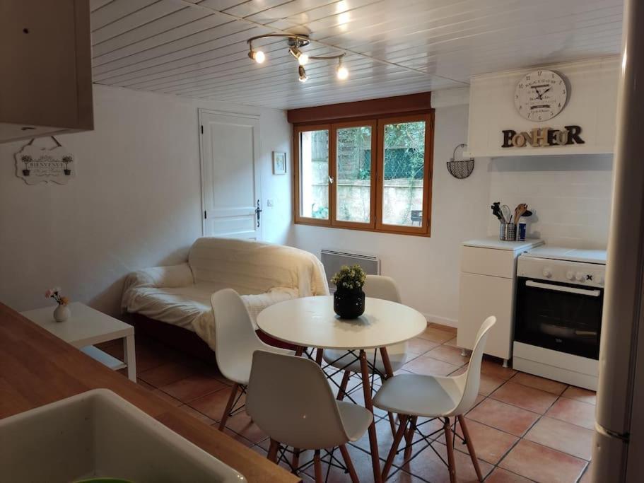 Appartement En Rez De Jardin Et Terrasse Ds Villa Hyères Exteriér fotografie